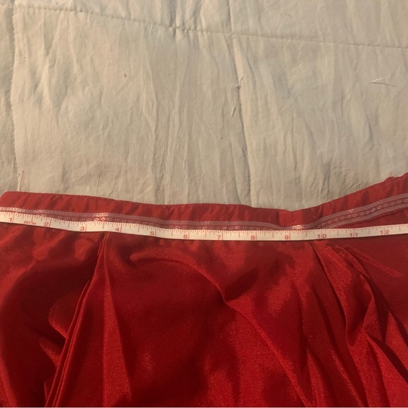 Handmade Silk Saree - Red & Green with Gold Embroidery - Picture 5 of 10